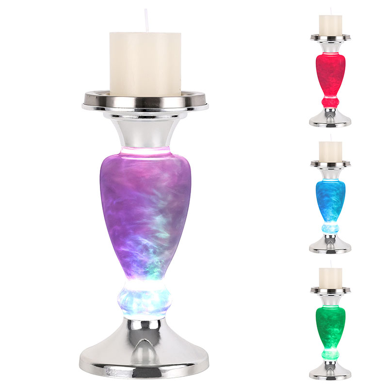 ແສງສະຫວ່າງໃນຕອນກາງຄືນທີ່ມີເມກທີ່ມີທຽນໄຂ